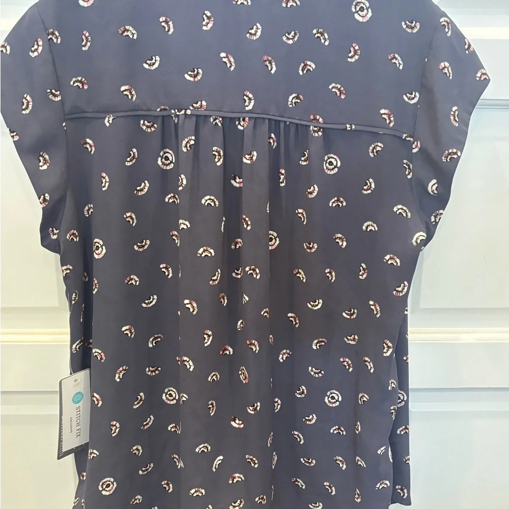 Daniel Rainn Charcoal Printed Blouse - Picture 2 of 5